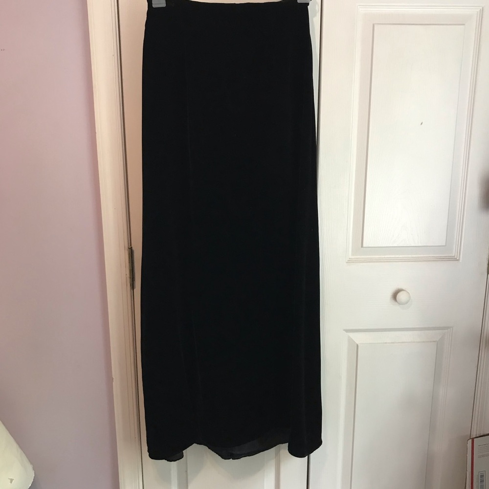 Kay Unger New York Long Black Velvet Skirt